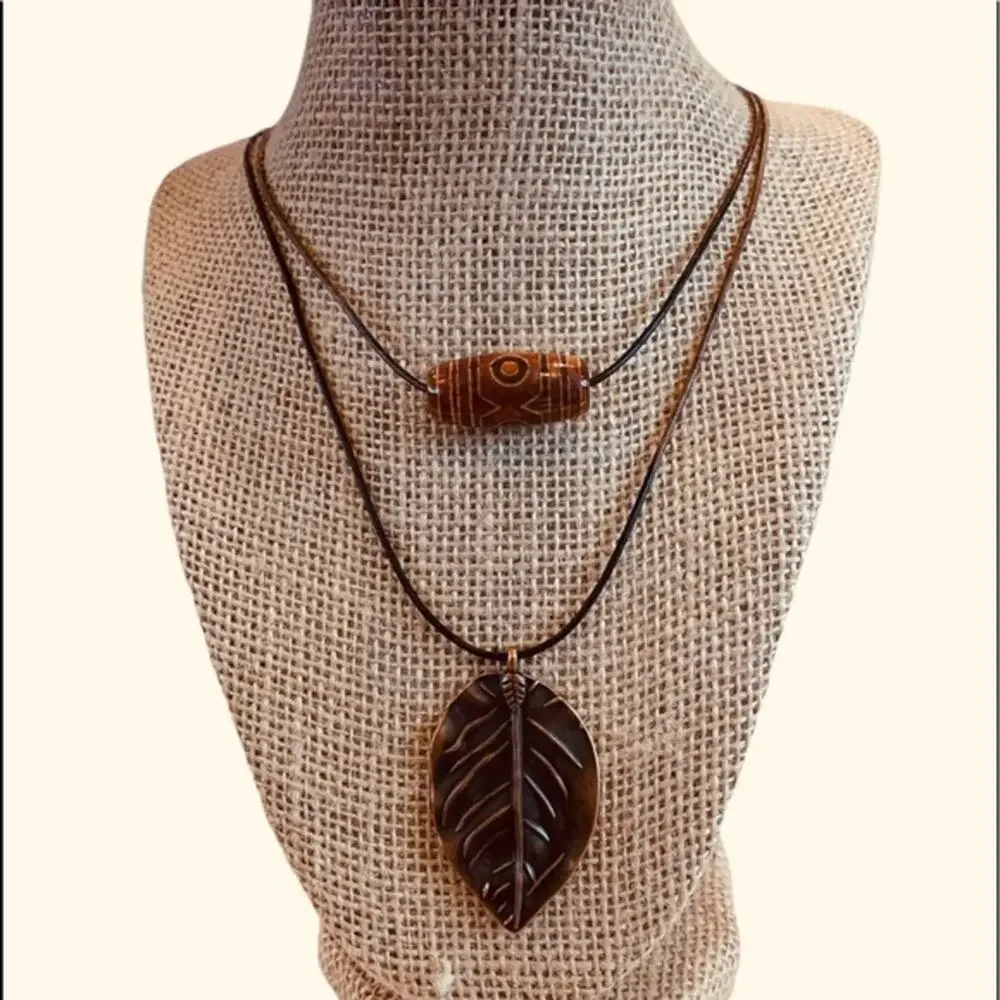 2 separate necklaces metal leaf antique copper‎ pendant and Barrel pendant. - Picture 6 of 7